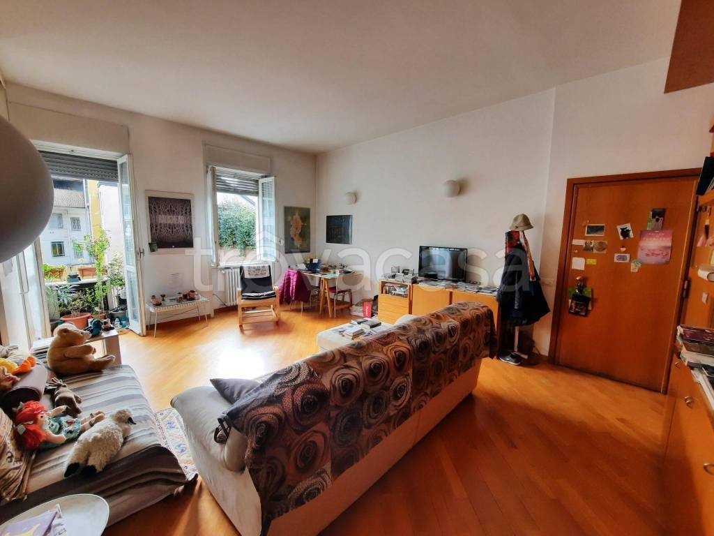 appartamento in vendita a Milano in zona Sant'Ambrogio