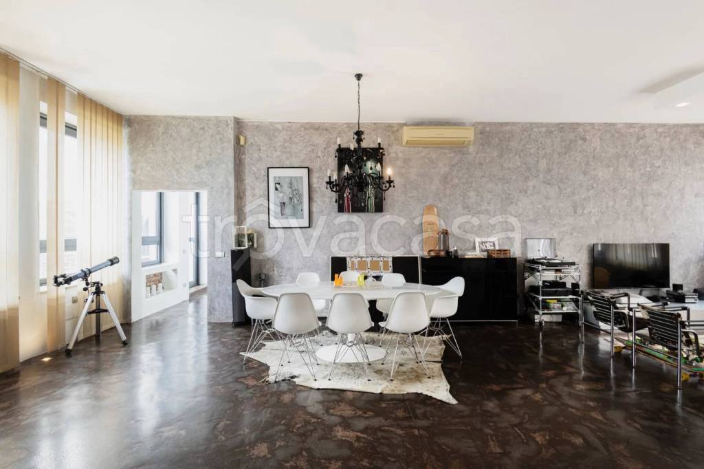 appartamento in vendita a Milano in zona Piazzale Lodi
