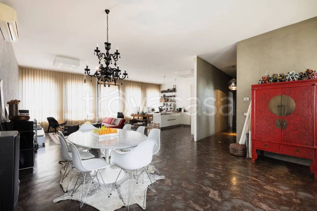 appartamento in vendita a Milano in zona Piazzale Lodi