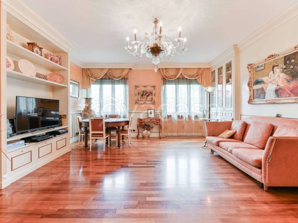 appartamento in vendita a Milano in zona Isola