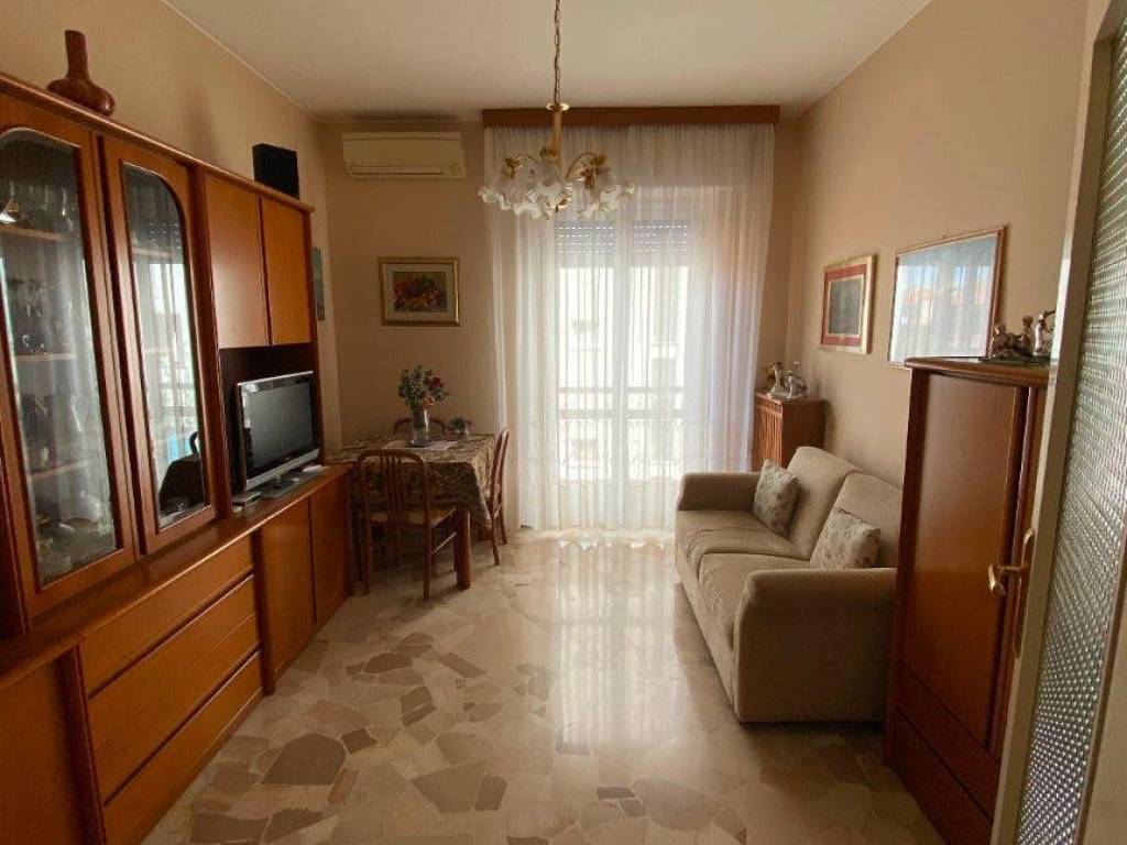 appartamento in vendita a Milano in zona Baggio