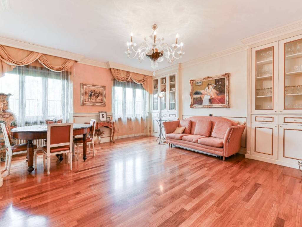 appartamento in vendita a Milano in zona Isola