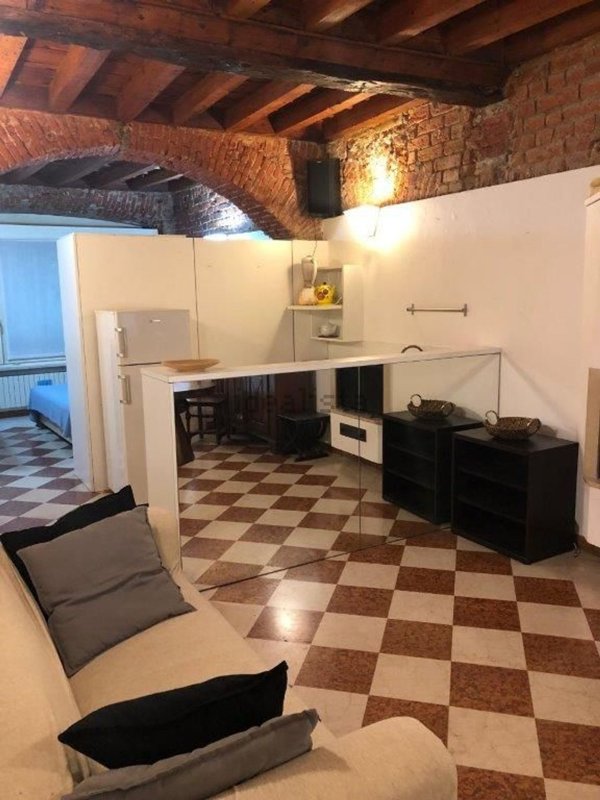 appartamento in vendita a Milano in zona Guastalla