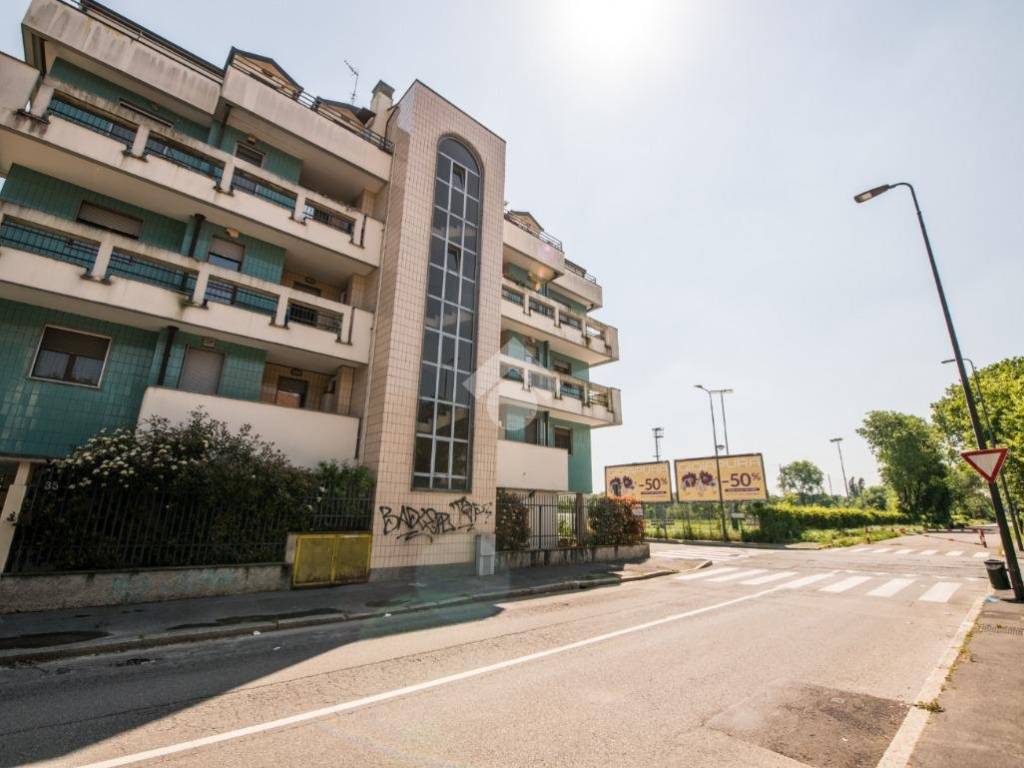 appartamento in vendita a Milano in zona Baggio