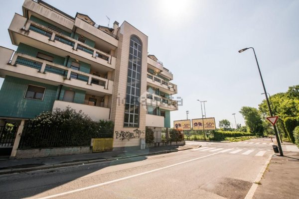 appartamento in vendita a Milano in zona Baggio