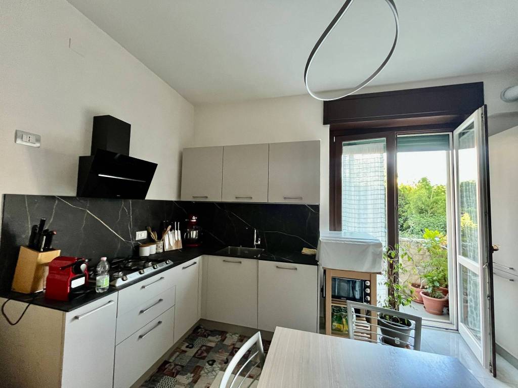 appartamento in vendita a Milano in zona Adriano