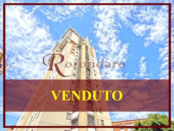 appartamento in vendita a Milano in zona Lorenteggio