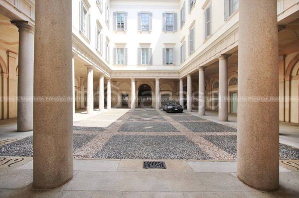 appartamento in vendita a Milano in zona Cadorna