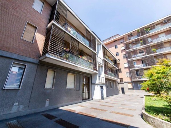 appartamento in vendita a Milano in zona Baggio