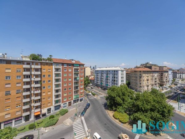 appartamento in vendita a Milano in zona Lorenteggio