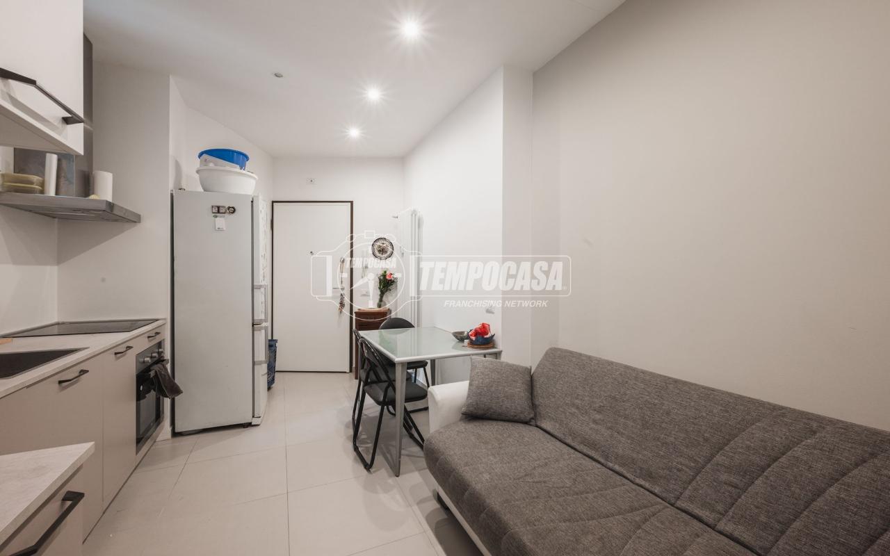 appartamento in vendita a Milano in zona Vigentino