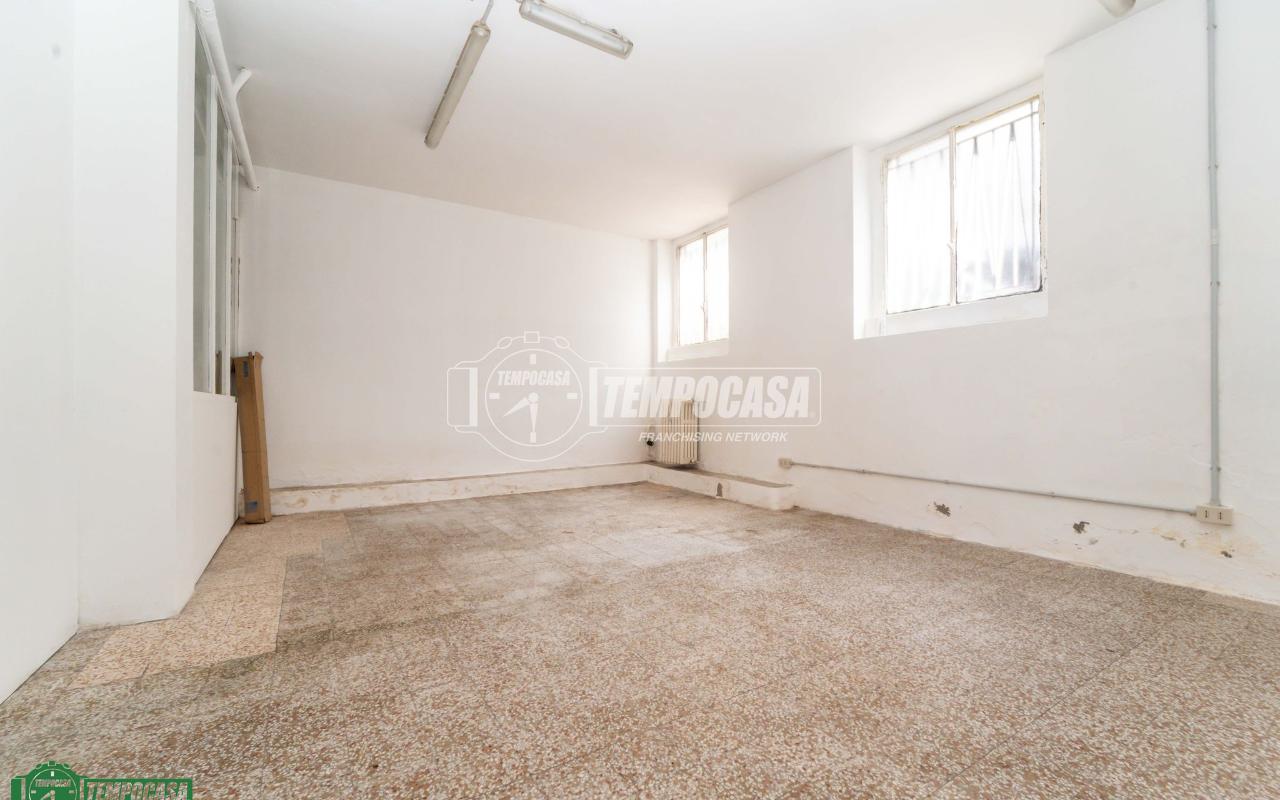 appartamento in vendita a Milano in zona Rottole