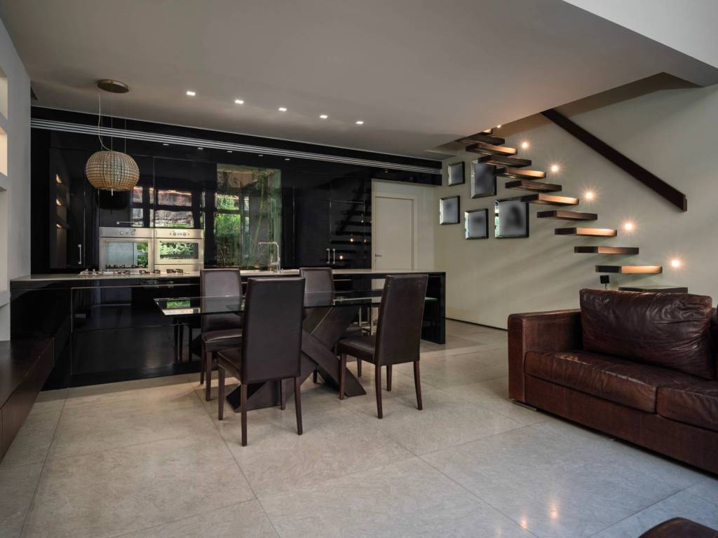 appartamento in vendita a Milano in zona Famagosta