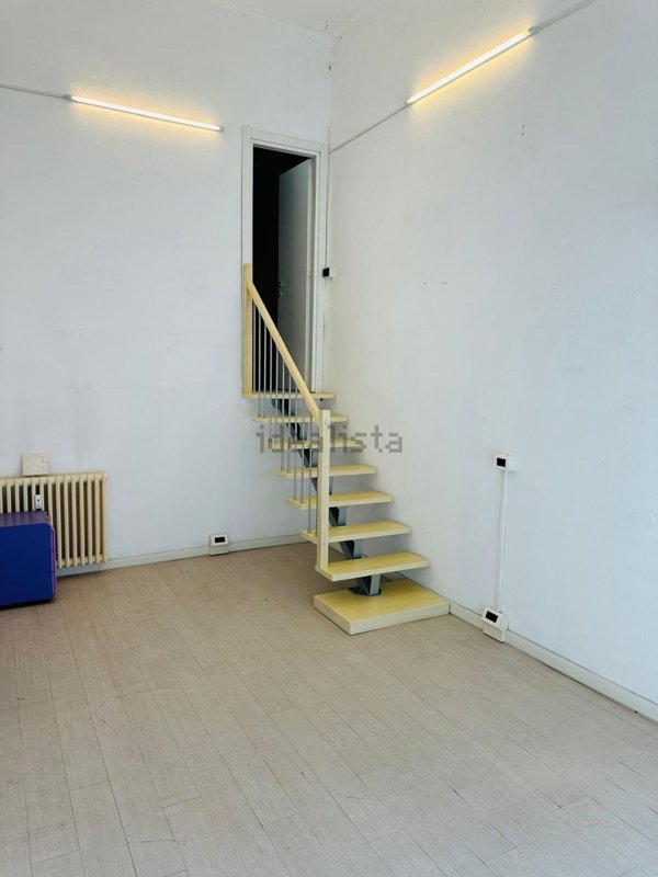 ufficio in vendita a Milano in zona Porta Genova