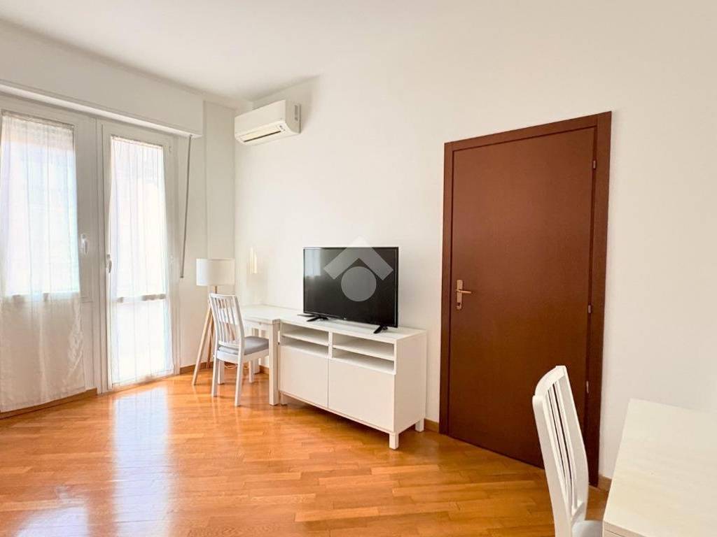 appartamento in vendita a Milano in zona Lorenteggio