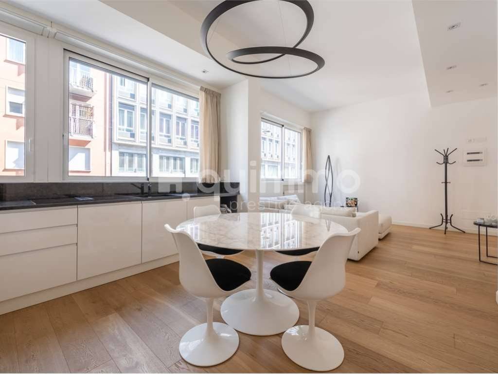 appartamento in vendita a Milano in zona Porta Nuova