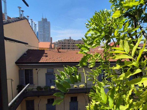 appartamento in vendita a Milano in zona Guastalla