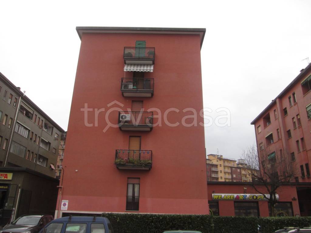 appartamento in vendita a Milano in zona Famagosta