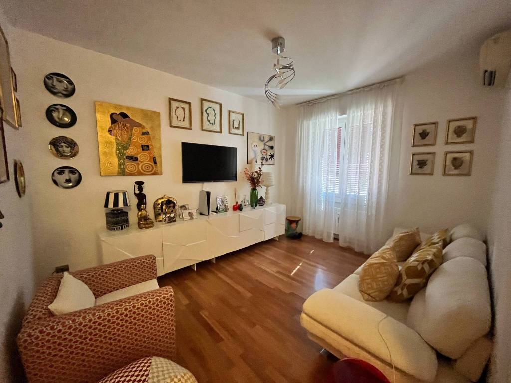 appartamento in vendita a Milano in zona Corvetto