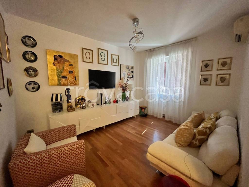 appartamento in vendita a Milano in zona Corvetto