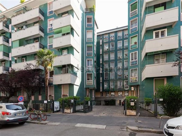 appartamento in vendita a Milano in zona Lorenteggio