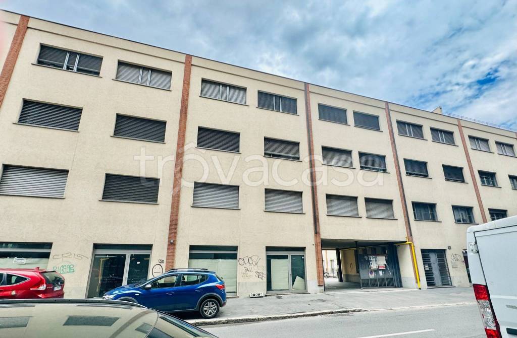 negozio in vendita a Milano in zona Bovisa