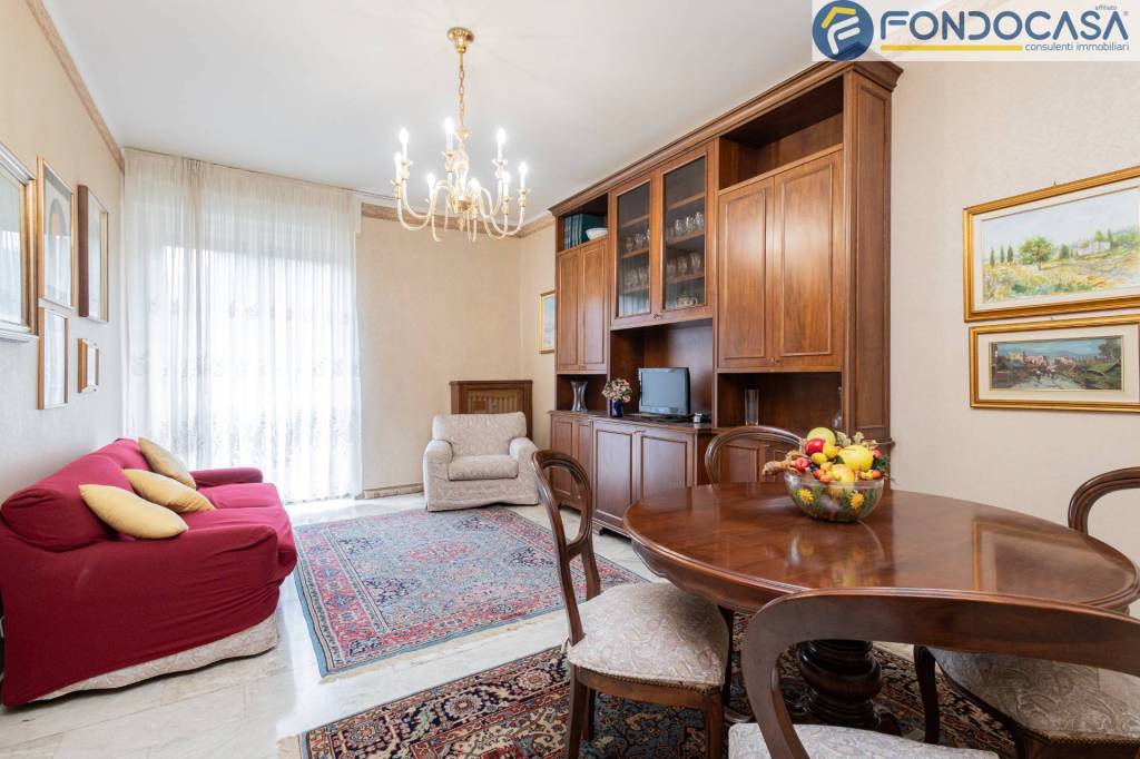 appartamento in vendita a Milano in zona Bocconi