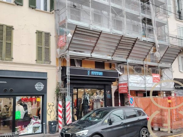 negozio in vendita a Milano in zona Porta Ticinese