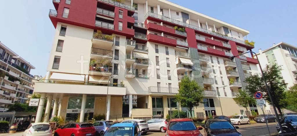 negozio in vendita a Milano in zona Rogoredo