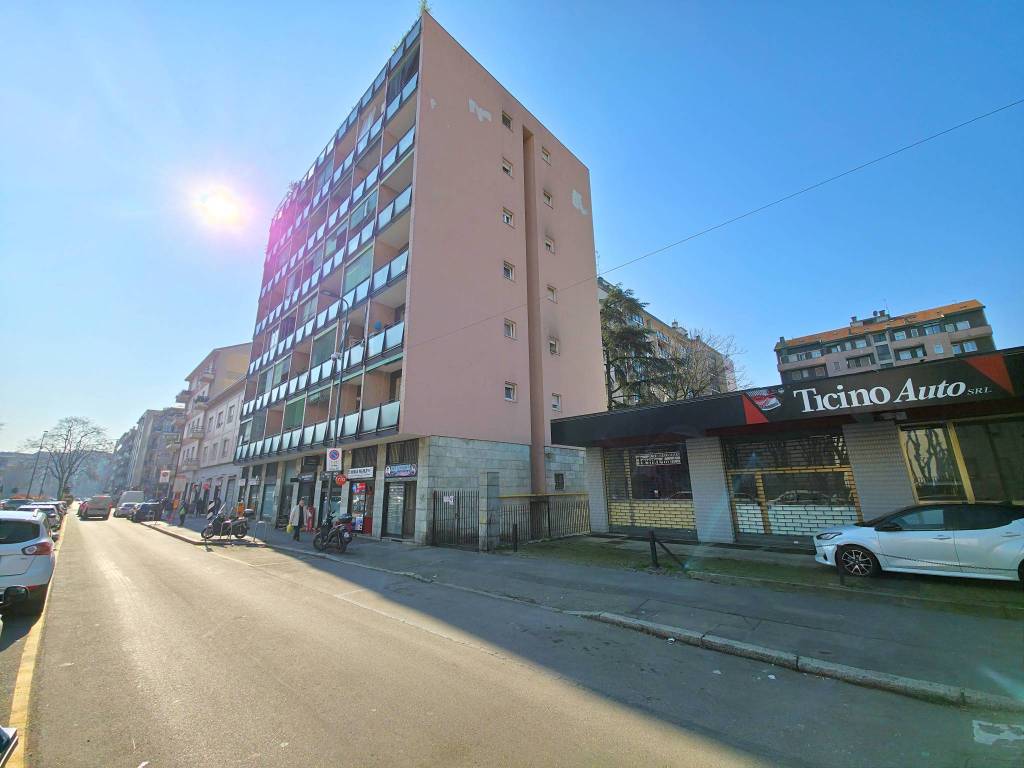 negozio in vendita a Milano in zona Trenno