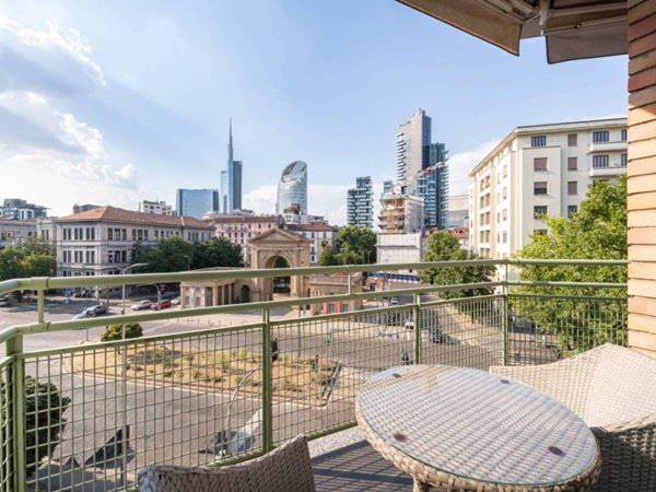 appartamento in vendita a Milano in zona Porta Nuova