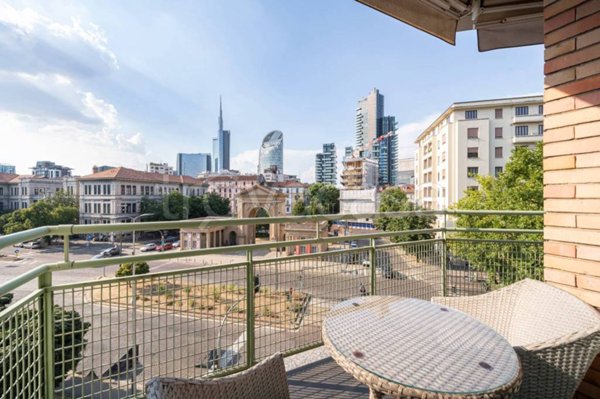 appartamento in vendita a Milano in zona Porta Nuova
