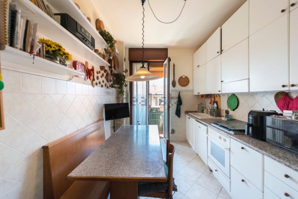 appartamento in vendita a Milano in zona Lorenteggio