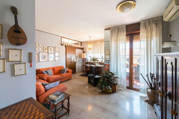 appartamento in vendita a Milano in zona Lorenteggio