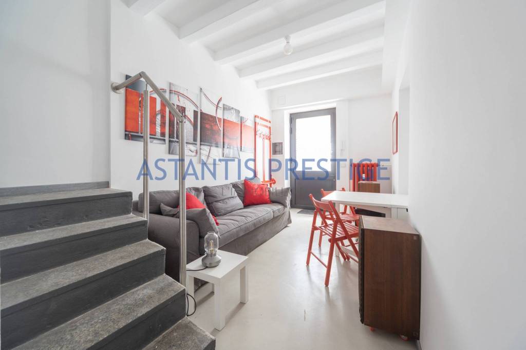 appartamento in vendita a Milano in zona Sant'Ambrogio