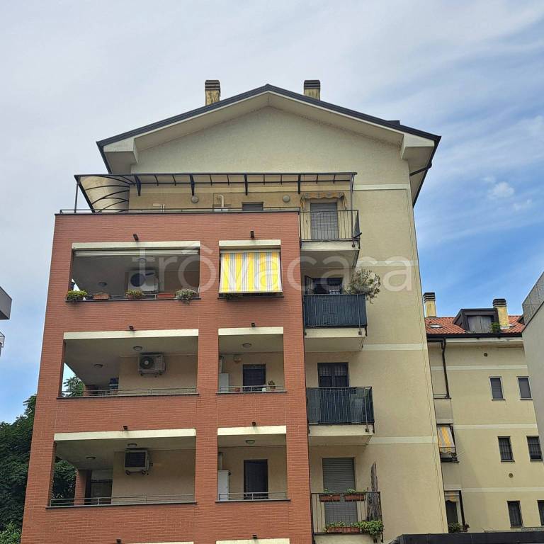 appartamento in vendita a Milano in zona Gorla