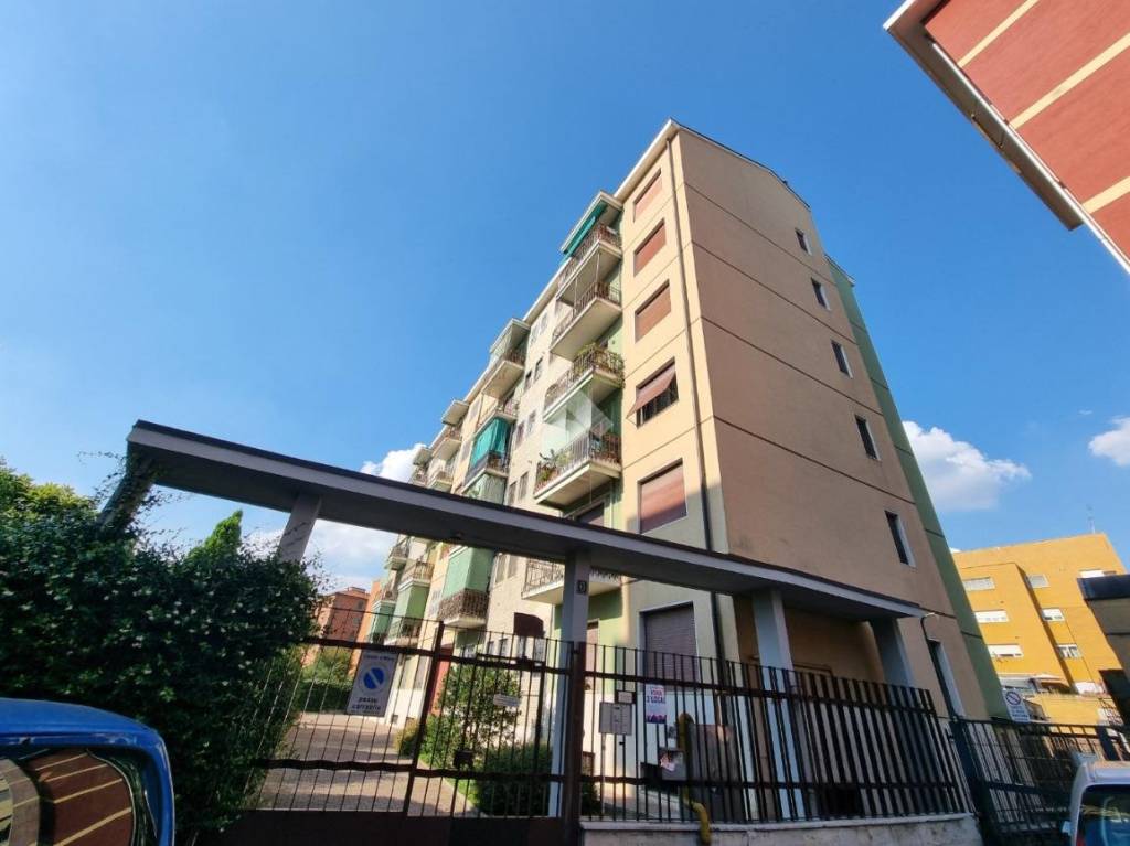 appartamento in vendita a Milano in zona Baggio