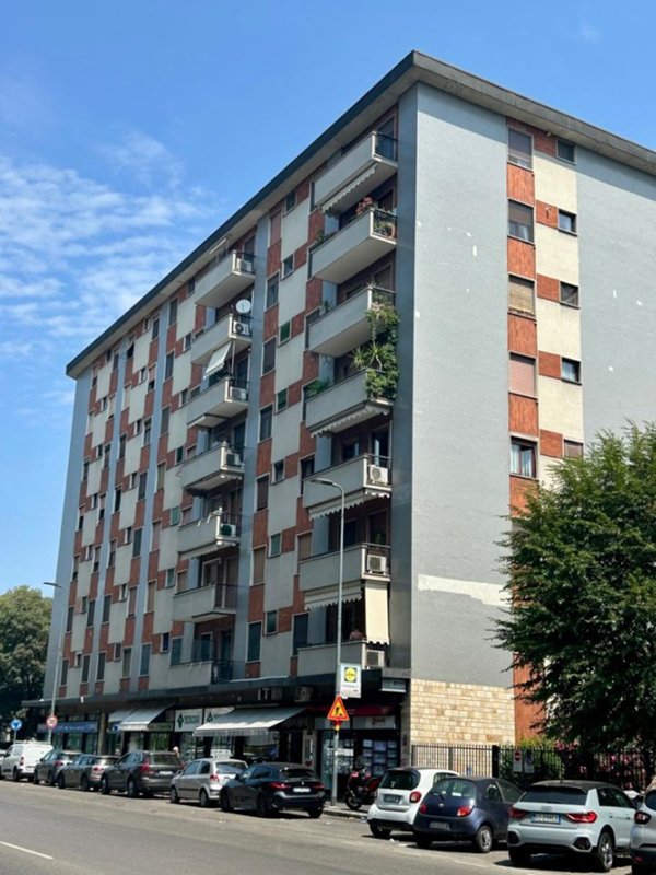 appartamento in vendita a Milano in zona Famagosta