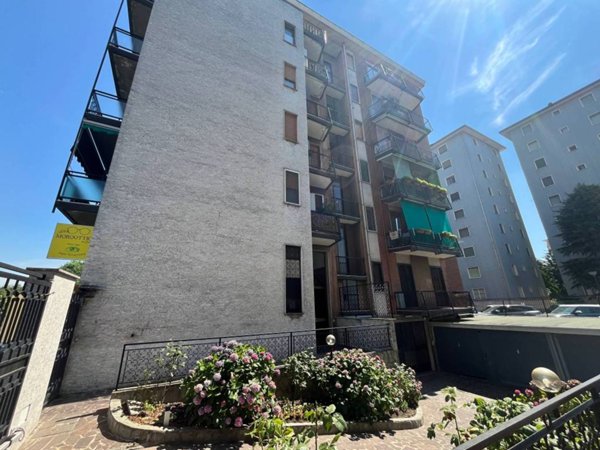 appartamento in vendita a Milano in zona Barona