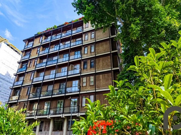 appartamento in vendita a Milano in zona Guastalla