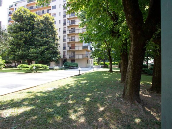 appartamento in vendita a Milano in zona Vigentino