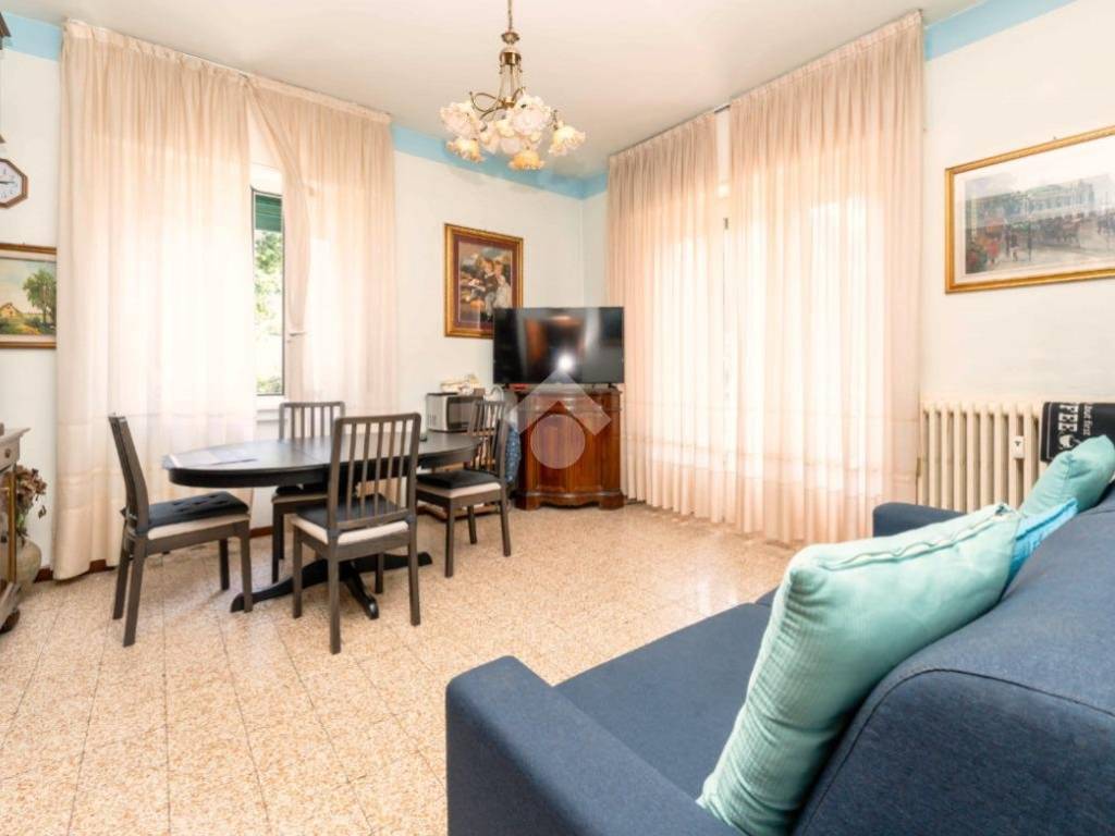 appartamento in vendita a Milano in zona Famagosta