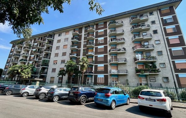 appartamento in vendita a Milano in zona Famagosta