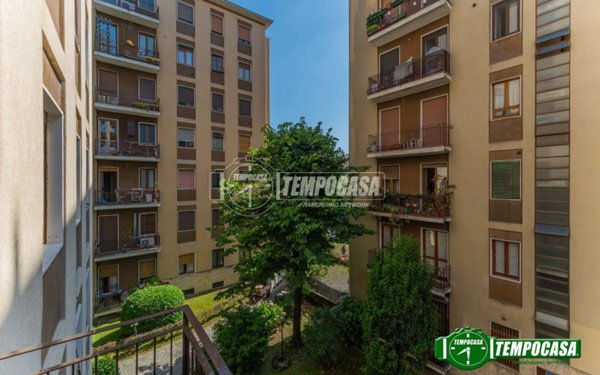 appartamento in vendita a Milano in zona Montalbino