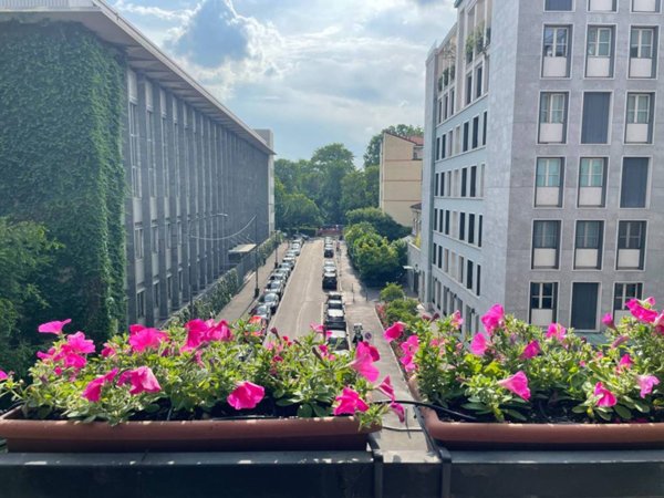 appartamento in vendita a Milano in zona Porta Nuova