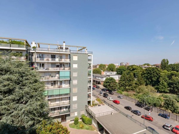 appartamento in vendita a Milano in zona Vigentino
