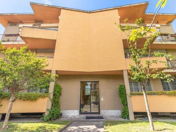 appartamento in vendita a Milano in zona Trenno