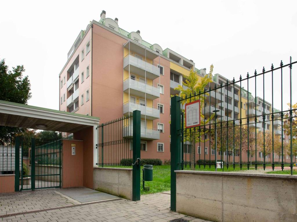 appartamento in vendita a Milano in zona Vigentino
