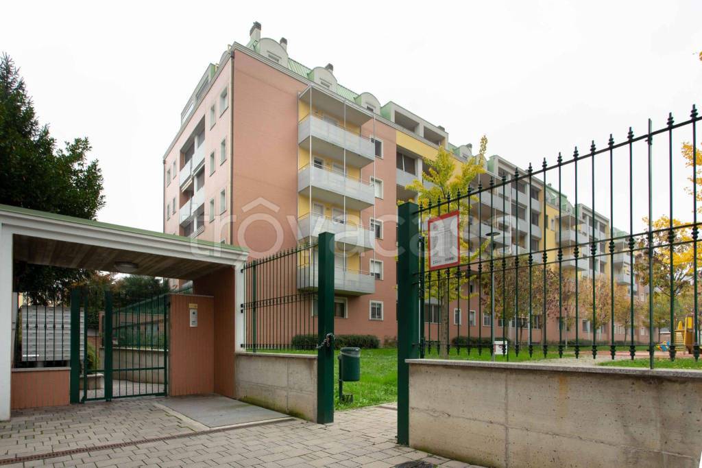 appartamento in vendita a Milano in zona Vigentino
