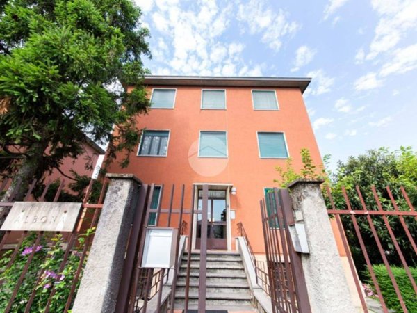 appartamento in vendita a Milano in zona Baggio
